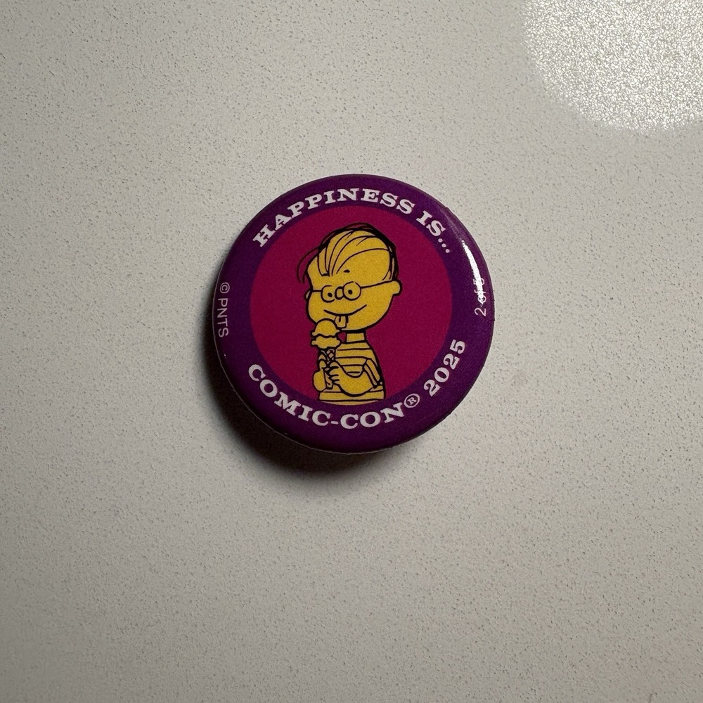 SDCC 2025 Peanuts Booth Snoopy Linus Button 2 Of 5 Thursday Comic Con Rare